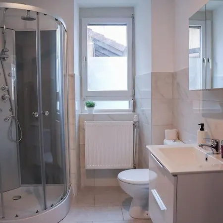 Apartment Rdc 2 Parfait Loisirs Et Travail, Court Et Long Sejour, Parking Gratuit Tram-train, Autoroute A Proximite