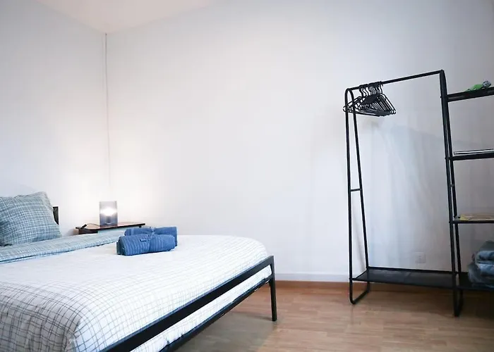 Rdc Parfait Pour Halte Et 2 Chambres, Tram-train, Autoroute à Proximité, Parking Gratuit Apartamento