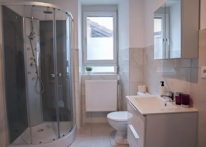 Apartamento Rdc Parfait Pour Halte Et 2 Chambres, Tram-train, Autoroute à Proximité, Parking Gratuit