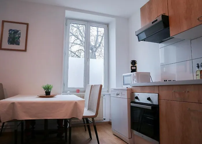 Apartamento Rdc Parfait Pour Halte Et 2 Chambres, Tram-train, Autoroute à Proximité, Parking Gratuit