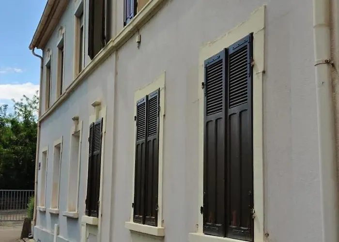 Apartamento Rdc Parfait Pour Halte Et 2 Chambres, Tram-train, Autoroute à Proximité, Parking Gratuit